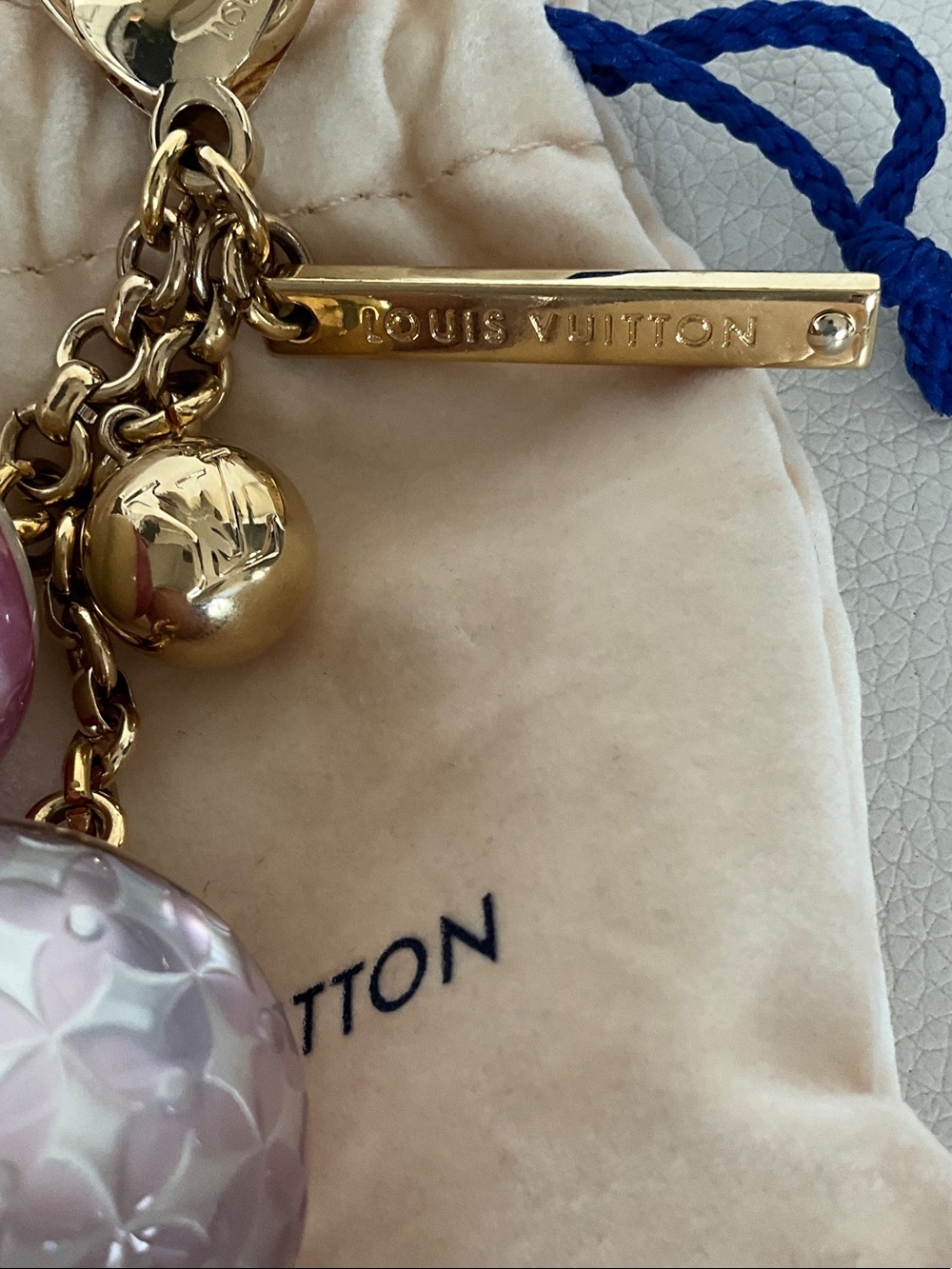 Louis Vuitton Monogram Mini Lin Bag charm - Pink and Gold Enamel - Picture 3 of 8